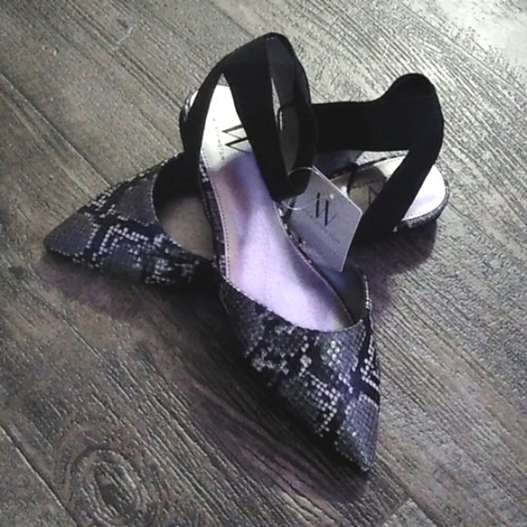 Wor Globe Snake Flat Shoes - Picture 2 of 6